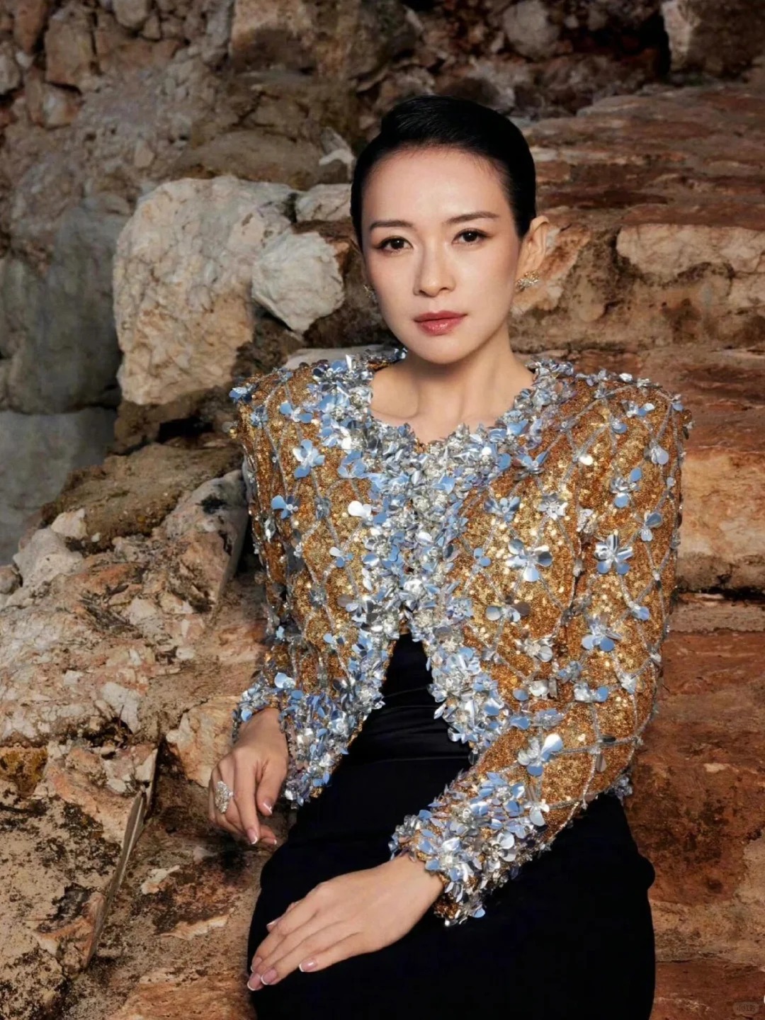 离开皮裤后的章子怡状态好绝！这真的是女王归来吧！