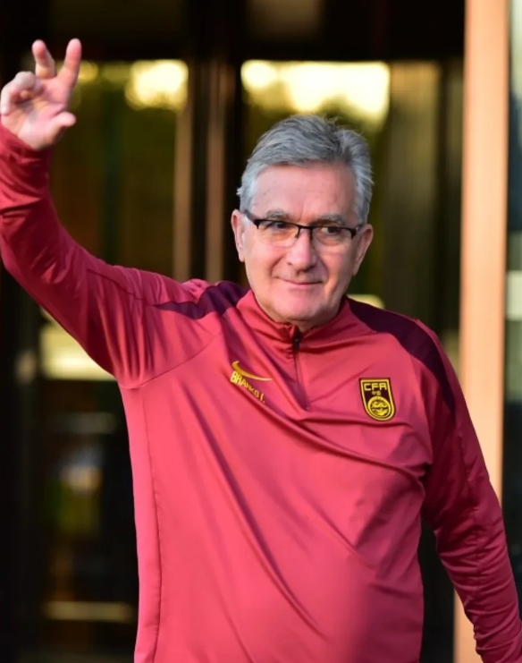 好消息！国足vs巴林，我们保持双不败纪录！

所谓的“双不败”，首先指的是：国足