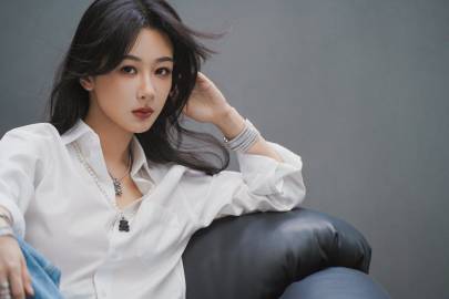 #杨紫马甲线好明显#杨紫的事业心和马甲线一样明显，红了这么久，连爆这么多剧，靠的
