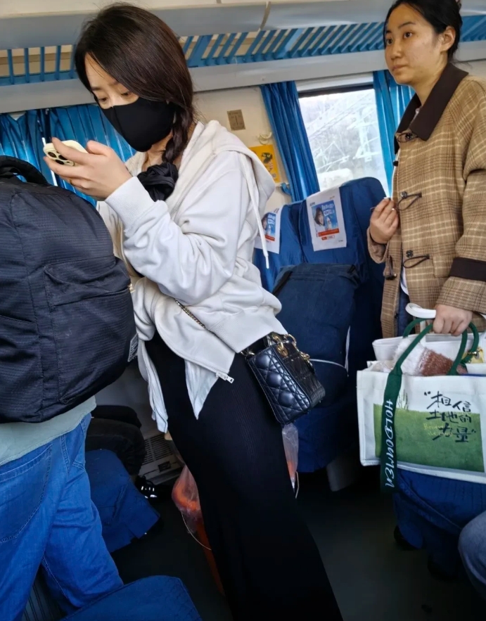 回老家了，说媒的提亲的，来吧来吧