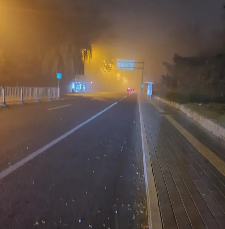 心碎！广东，男子凌晨三点醉酒骑车回家，途中摔伤重伤住院，家人难过不已，将4名同饮