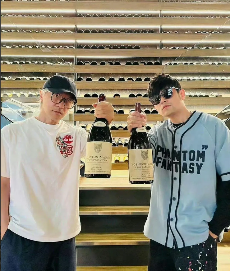 62岁的星爷vs45岁的周董，两位周姓的绝世天才，你们觉得周星驰在影史上的地位高