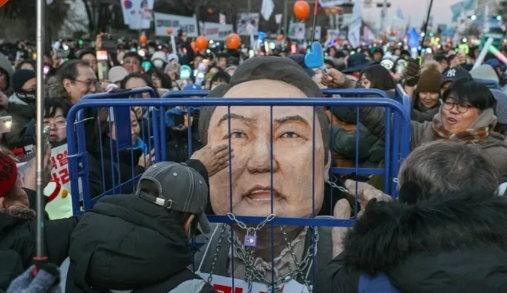 大批军政要员被抓，总统尹锡悦被弹劾，泡菜国加油