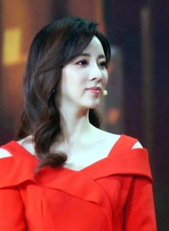 李思思从央视离职，发文感恩十三年来的奋斗