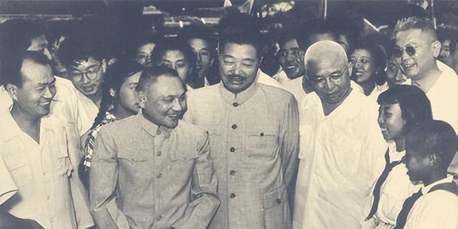 蒋介石约见贺龙，见面后冷汗直流，直呼再也不想见