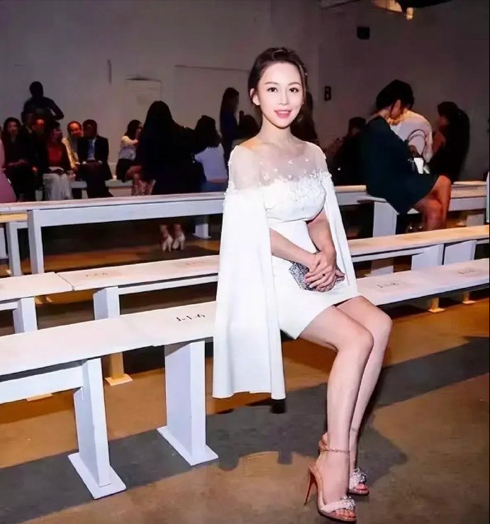 潘晓婷，被誉为中国体坛最难嫁的“金花”，其原因有六个。
1. 她已届42岁芳龄，