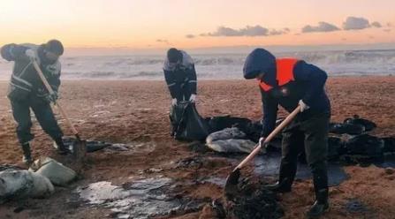 【在克里米亚黑海沿岸的多个地点又发现了油污】

2024年12月22日，国际文传