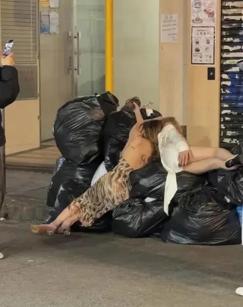 也不知道谁用完就扔在了大街上，这多少有点太没素质了！