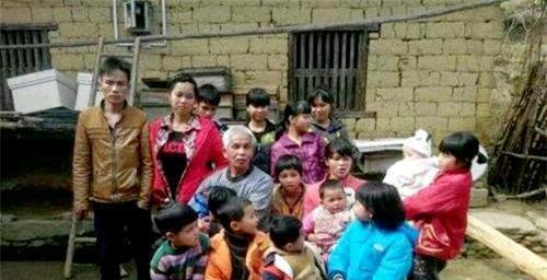 不愧是“广西第一猛男”！1994年，49岁的梁二把19岁的女工友陆某兰带回了村，