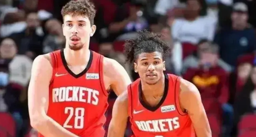 恭喜火箭队六连跪，又负独行侠，直奔附加赛去了，原来阵容范乔丹虽然投得多，但还有4