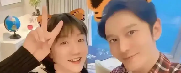 黄晓明，正式公告！

在社交平台上，黄晓明以独特的风格发文：“以山为证，以海为盟