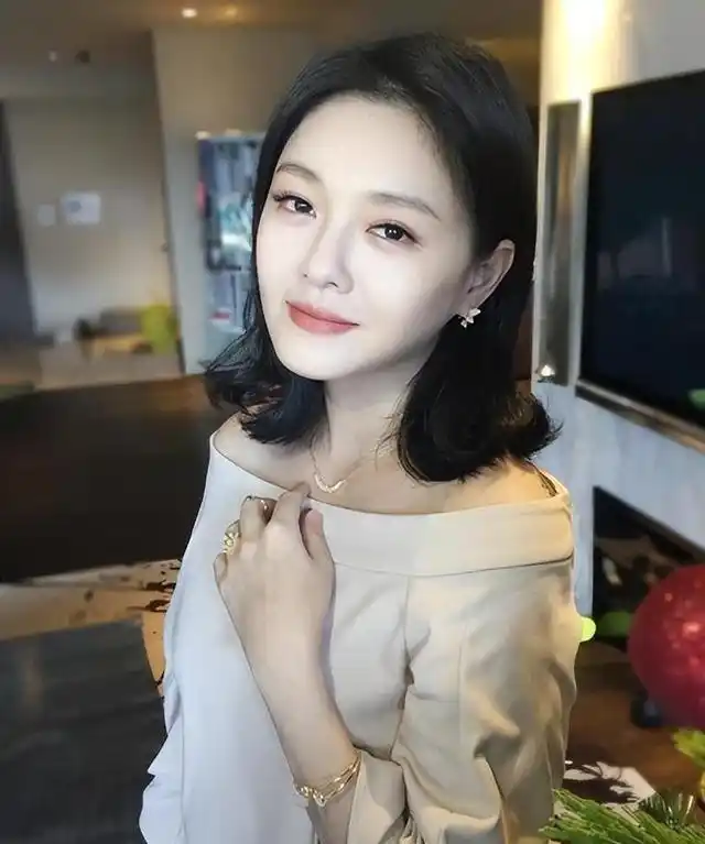 听到大S在日本去世的消息，真是让人唏嘘不已啊！ 才48岁，说没就没了，想想都觉得