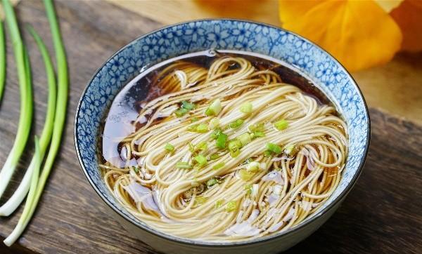 陈毅怒斥面馆“一十”“十一”，力促上海社会公正