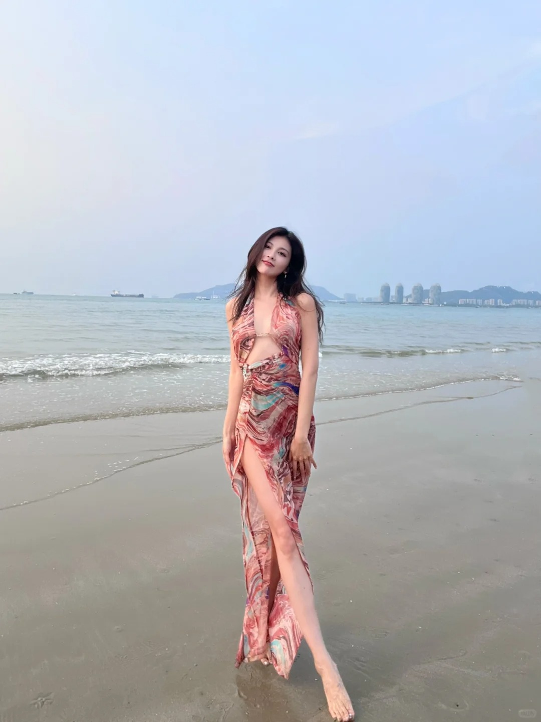 听了网友劝，这回穿裙子没穿鞋👠
忘记被吓出残影的我
忘记失去表情管理的我
只需