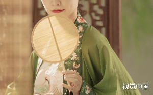 收养的盲人书生在我谋权篡位时，联合敌军暗算我。不过没关系，我回去就把他杀了