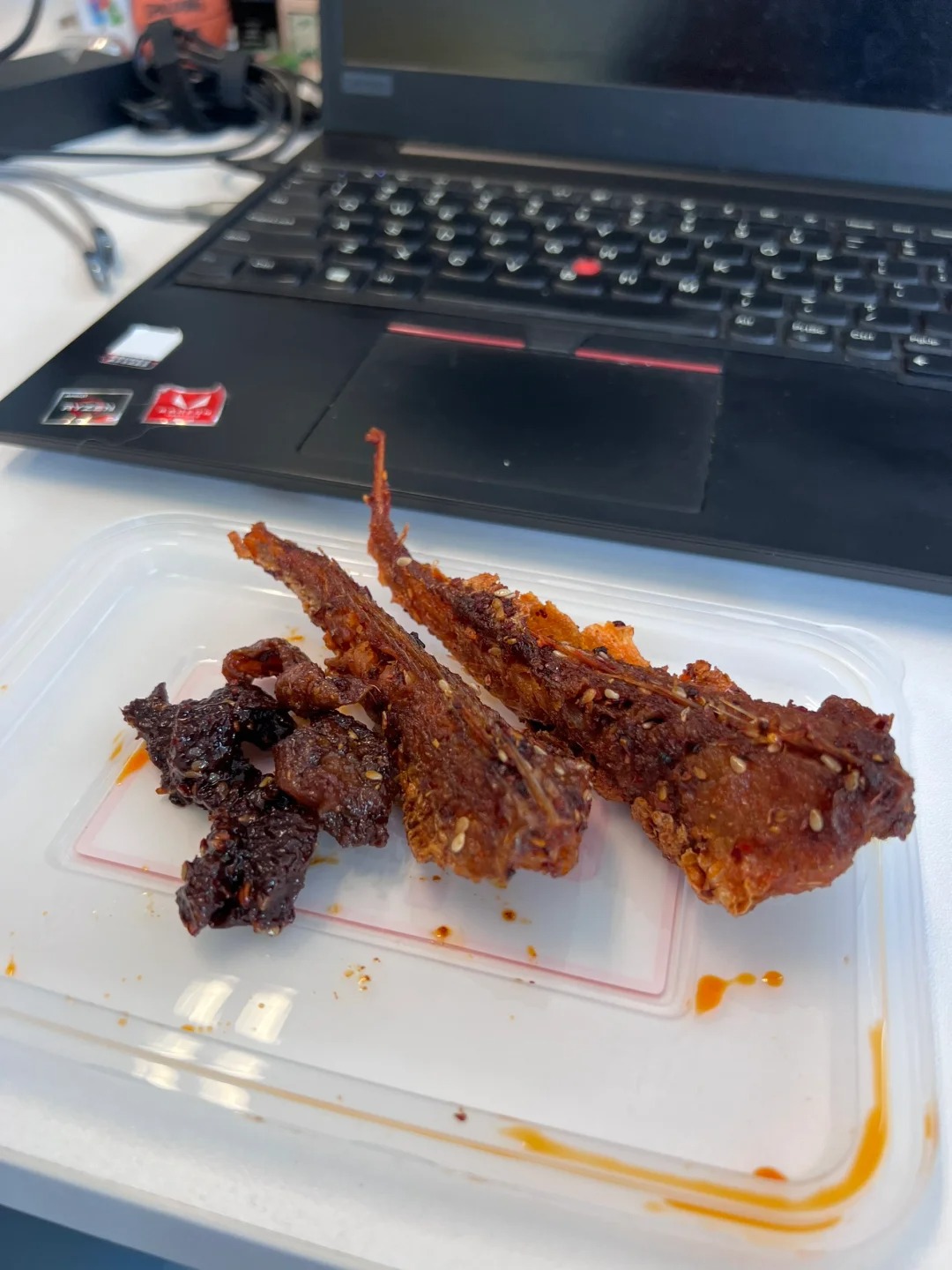 热的不行了 想买个洞洞鞋！
有没有推荐的洞洞鞋 感觉每家都溢价严重#洞洞鞋