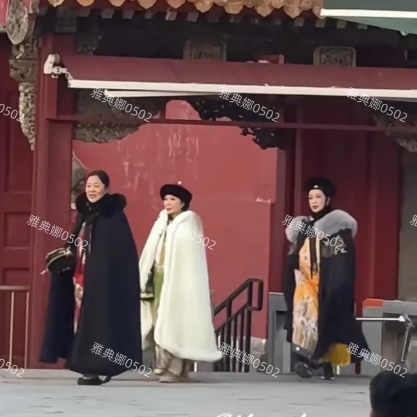 《一路繁花》在沈阳录制，若论清宫扮相还得是刘晓庆，扮相美身段好走路生风有气场，通