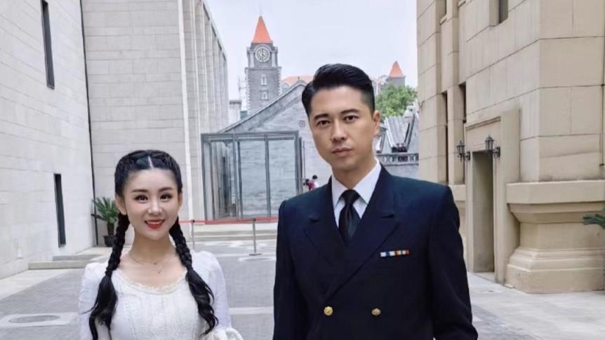 八年蛰伏换来事业巅峰，十九年爱情无风无浪，他的誓言始终如一！