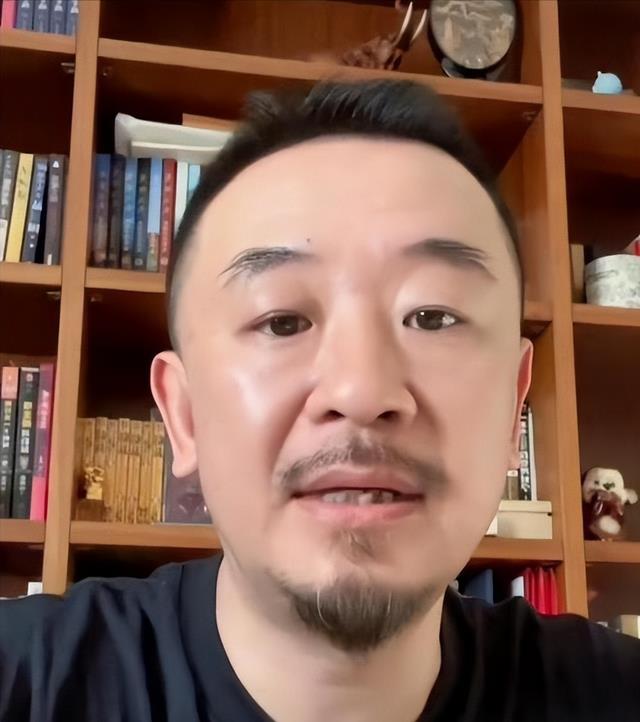 一场同学聚会，揭开了黄海波的“江湖地位”，难怪曲栅栅不离不弃（黄海波最近视频）-第18张图片-九妖电影