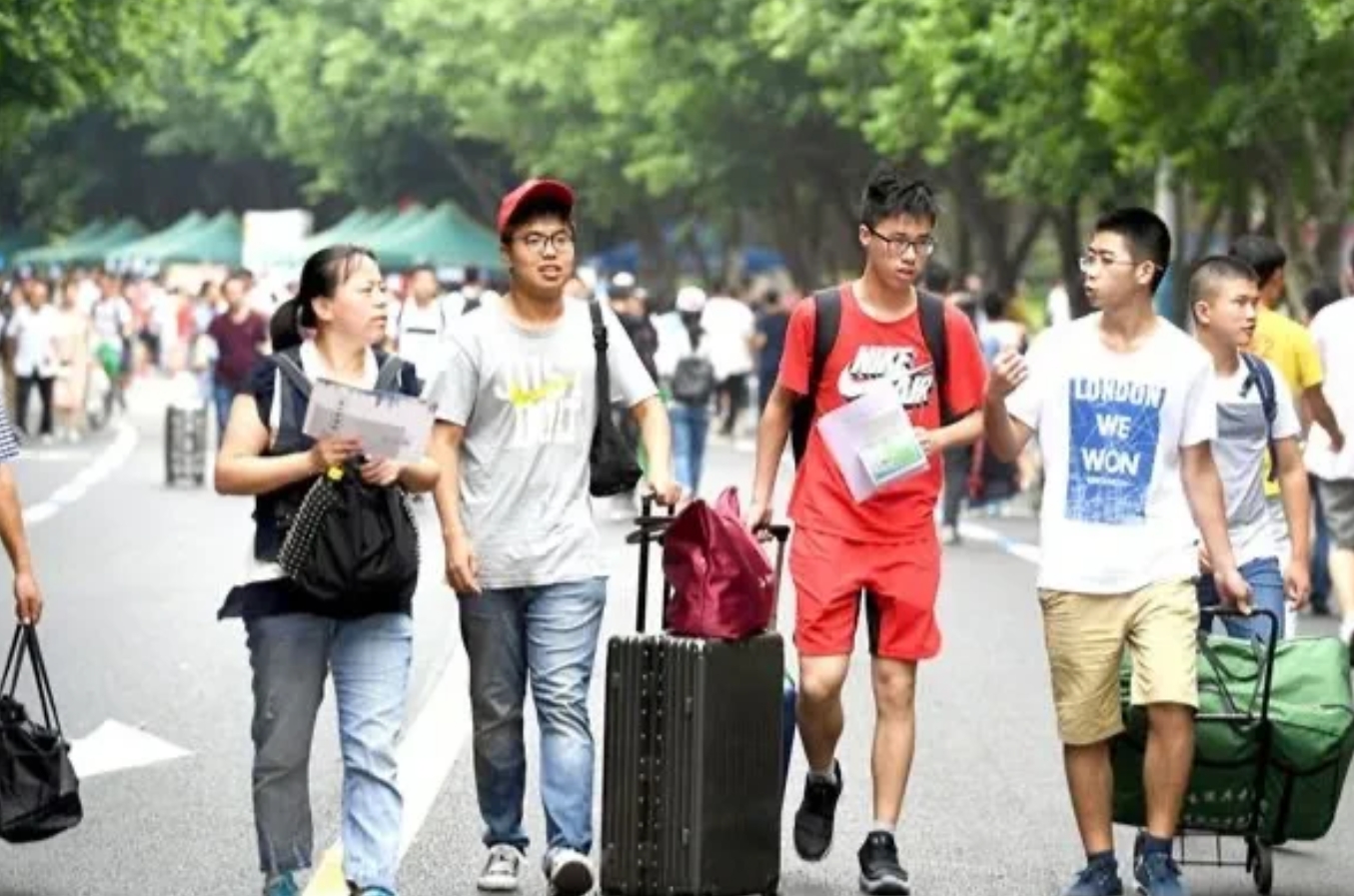 入学不入坑，大学新生防诈骗攻略请查收！
到了开学季，一些人开始盯上了大一的“萌新