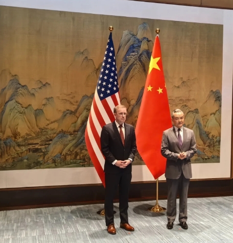 沙利文这一次来重点是双方落实两国元首旧金山会晤共识的重要举措。拜登快下台了，落不