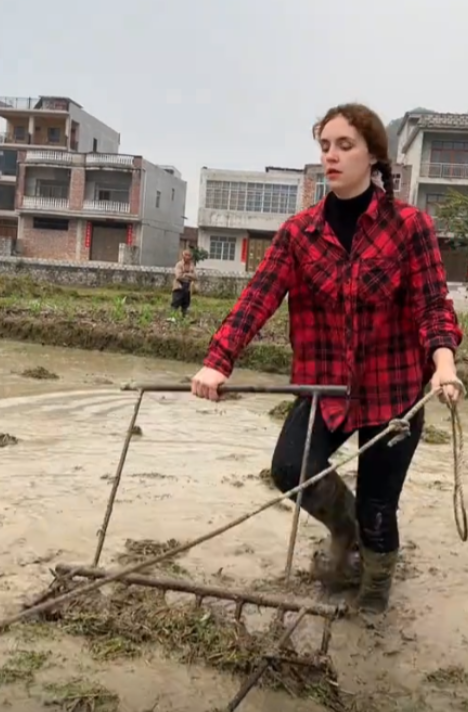 2018年，21岁的意大利美女意外结识了27岁的广西农村小伙，爱情的火花迅速点燃