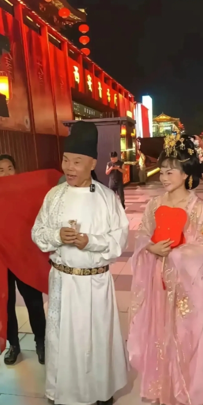 事已至此，我觉得西凤唯一能挽回局面的方式就是迅速与司马南割席，厂家应该快速出个公