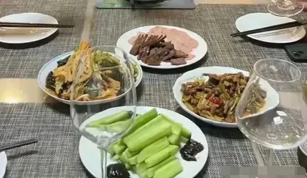 原来有钱的文化人都这么吃，显得有层次、有档次