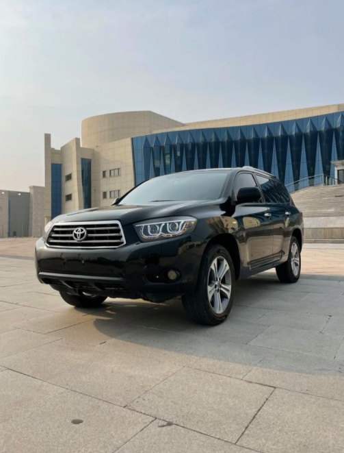 不管你们再怎么说，我买车时还会首选丰田汉兰达。
目前新款的汉兰达，价格23万元落