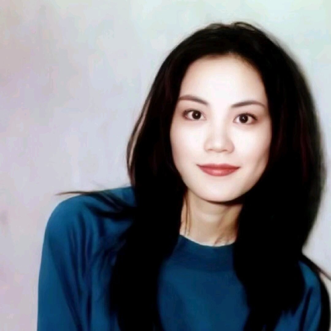 王菲长的好清纯！