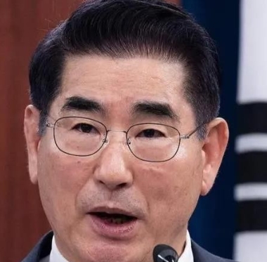 金龙显出席尹锡悦弹劾案庭审辩论！

韩国前国防部长金龙显全部拦下了戒严责任，承认