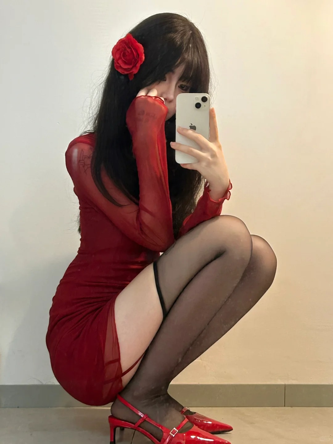 红色的礼物
红色吊带的美