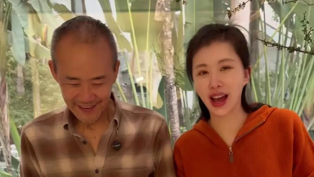 田朴珺夫妇搬到新家，74岁王石在豪宅亲自做红烧肉，见证两人爱情