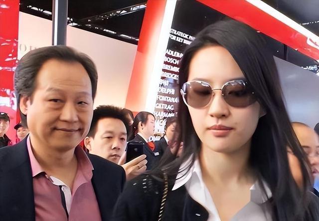 靠“认爹上位”的5位女明星，曾经不温不火，如今却混的风生水起（认老亲爹有什么讲究）-第11张图片-九妖电影