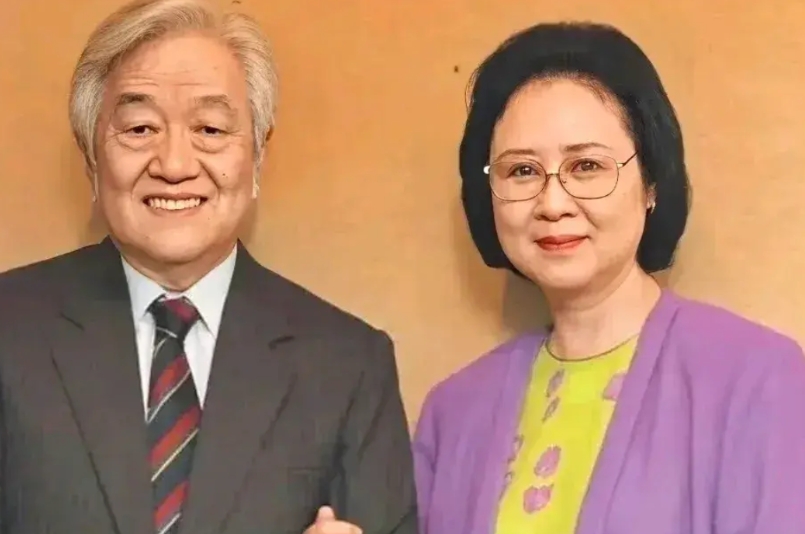 “直到平鑫涛去世之后，她才发现，原来他不止偷瞒她立遗嘱，还早已背着她陆续转移财产