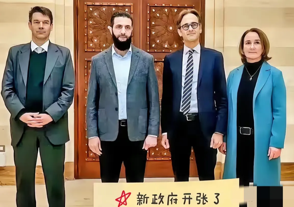 叙利亚反政府军已经改头换面了，已经改成现役政府军。这个身份的转变的确有人难以接受