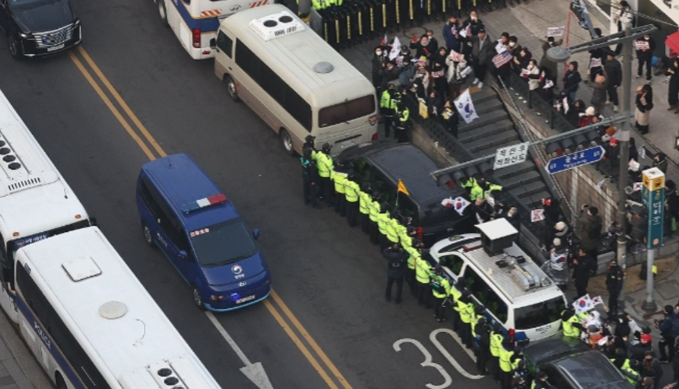 一上法庭就“生病”，尹锡悦犯了“韩国总统职业病”？
 
21日，韩国首尔法院有关
