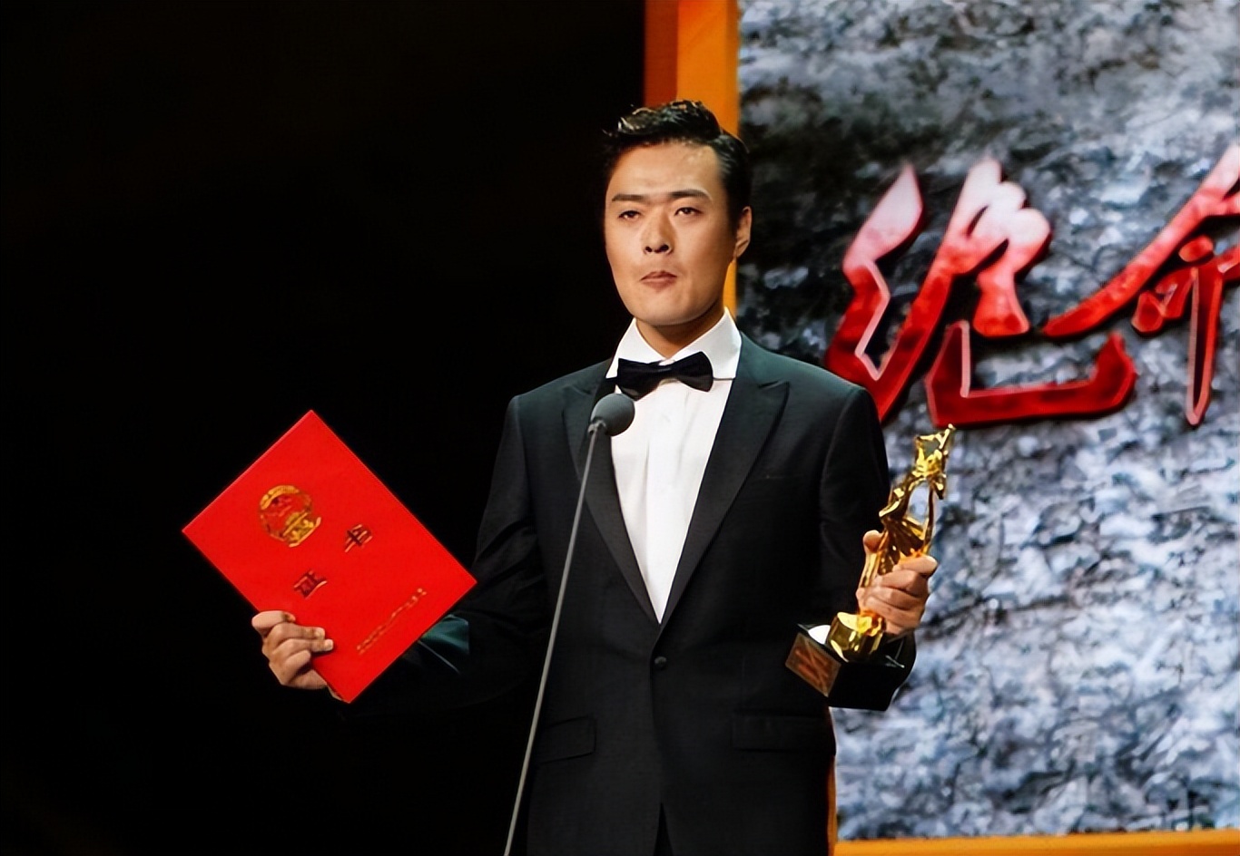 近9届“飞天视帝”男演员演技排名：孙红雷第四，李幼斌第二，第一名杀疯了（飞天演员表张小斐）-第5张图片-九妖电影