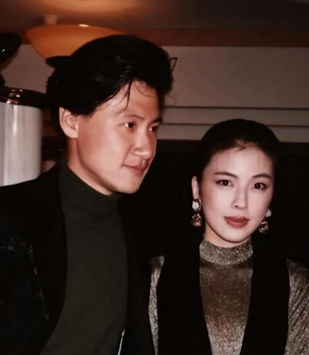 “歌神”张学友的妻子罗美薇有很严重的洁癖，任何人去她家里都必须全身消毒，带鞋套才