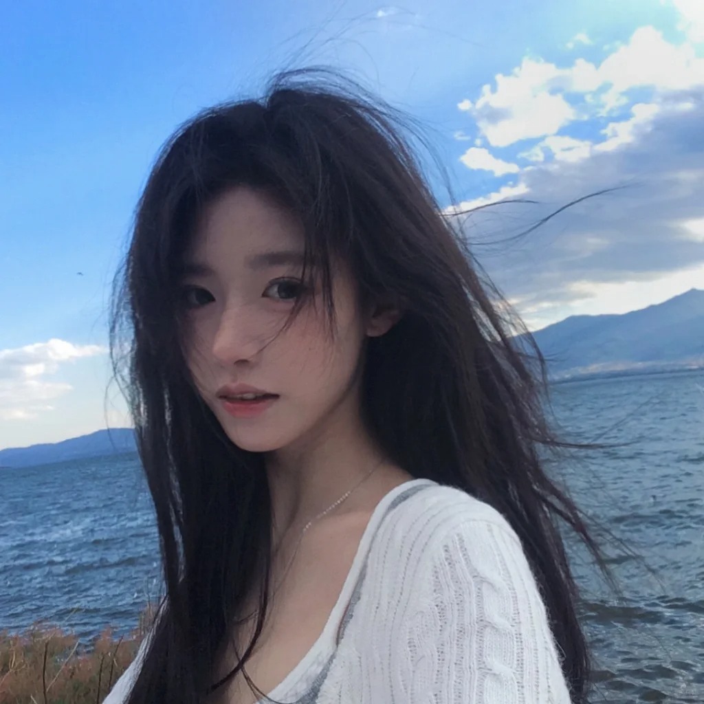 向海风许愿在山海相见
洱海的风把头发吹得很美 想到 一起看海的人会在一起很久 可