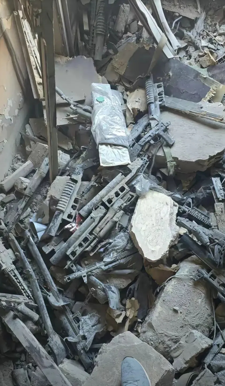 以军炸房引热议

昨天，以色列空军“调皮”了一回，把贝鲁特的一栋房子给“送上天”