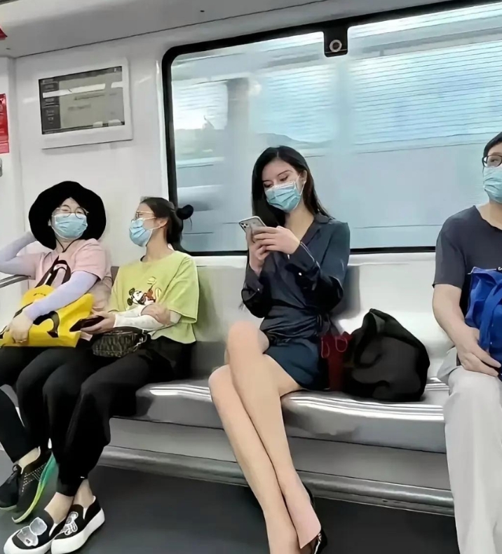 每次坐地铁，虽然有座位，但是遇到这种情况，我都不敢去座。你知道为什么吗？