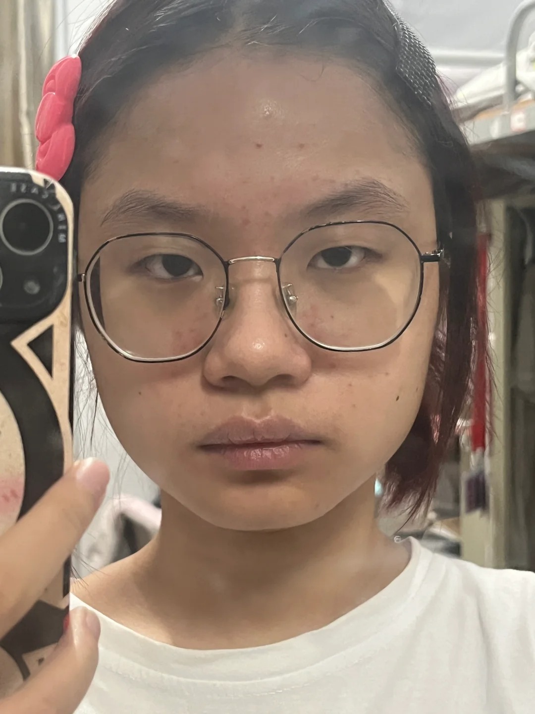 突然发现我这样的大鼻头小眼睛没法化妆…
才怪！
发型➕转移妆容重点就是坠屌的
未