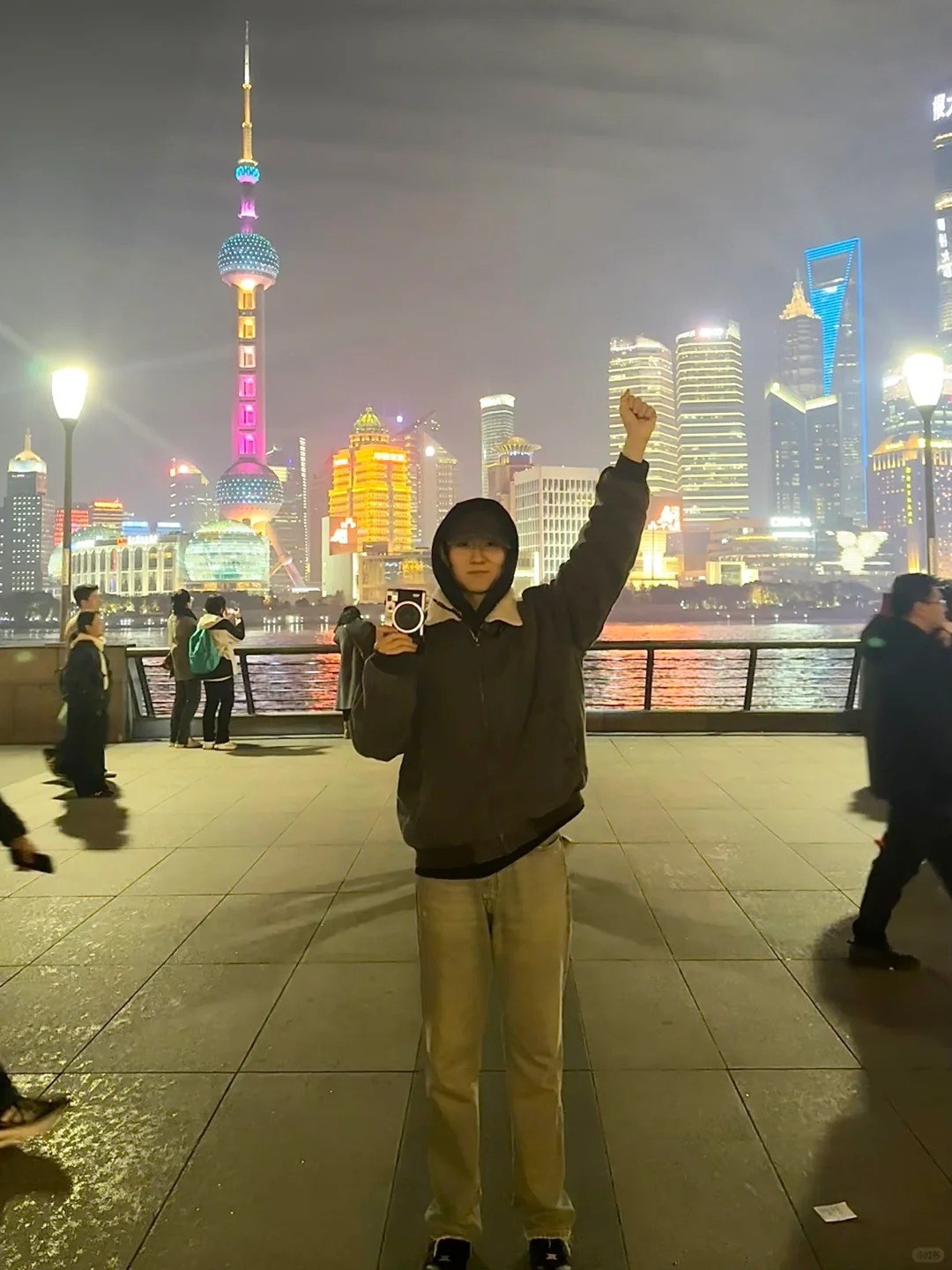 来外滩的！都给我记住去找他拍照啊！！！！！！！
真的简直不要太好看啦[蹲后续H]