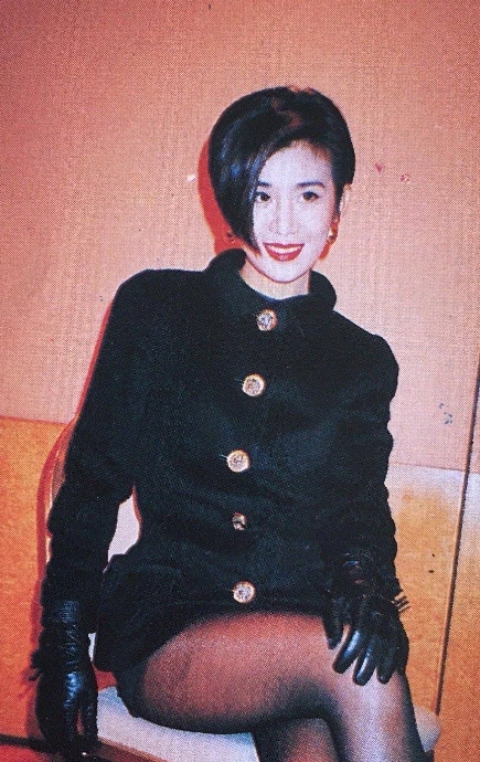 以搞怪扮丑的吴君如，也是个美女