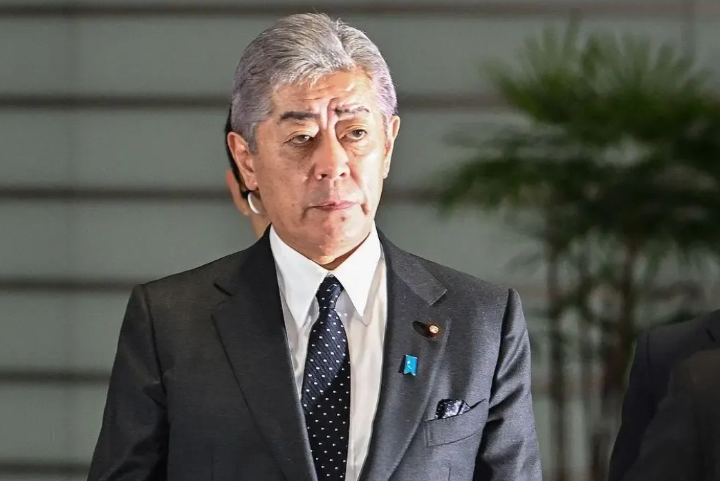 日外相崖屋毅访华前夕接受凤凰网独家专访，在谈到湾湾问题时他也秀了一把语言的务实艺术。