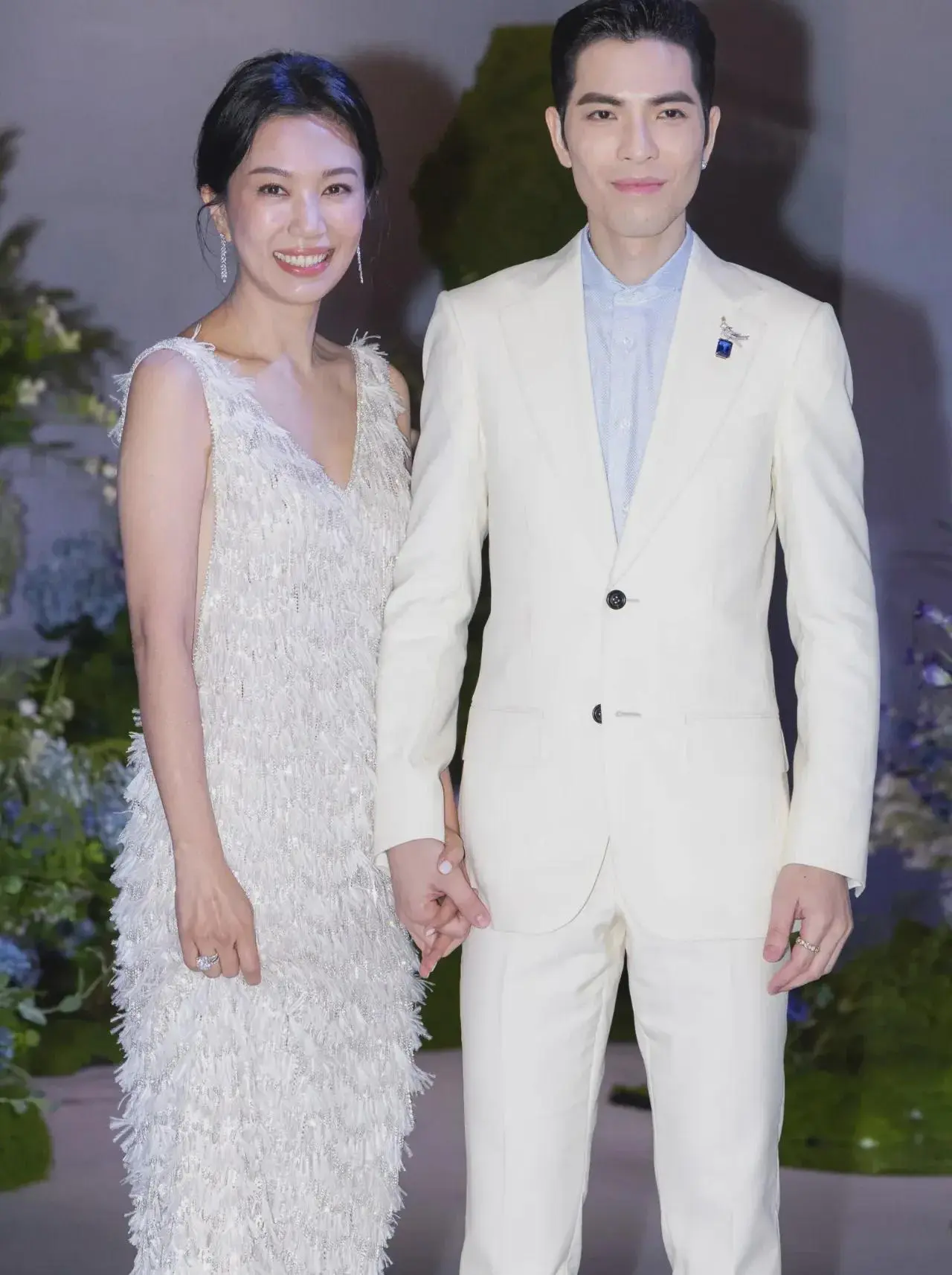 萧敬腾结婚，林青霞跟施南生感慨：“都说上岸第一剑先斩意中人，都说不要陪男孩长大，