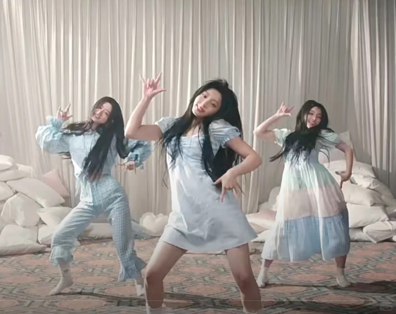 有点高开低走了
我还以为会出个曲风六代top，没想到只有高潮部分好听，开头有点突