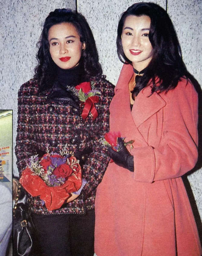 刘嘉玲和张曼玉年轻时合影的次数还是挺多的，单看这张合影照片，我个人更喜欢张曼玉的