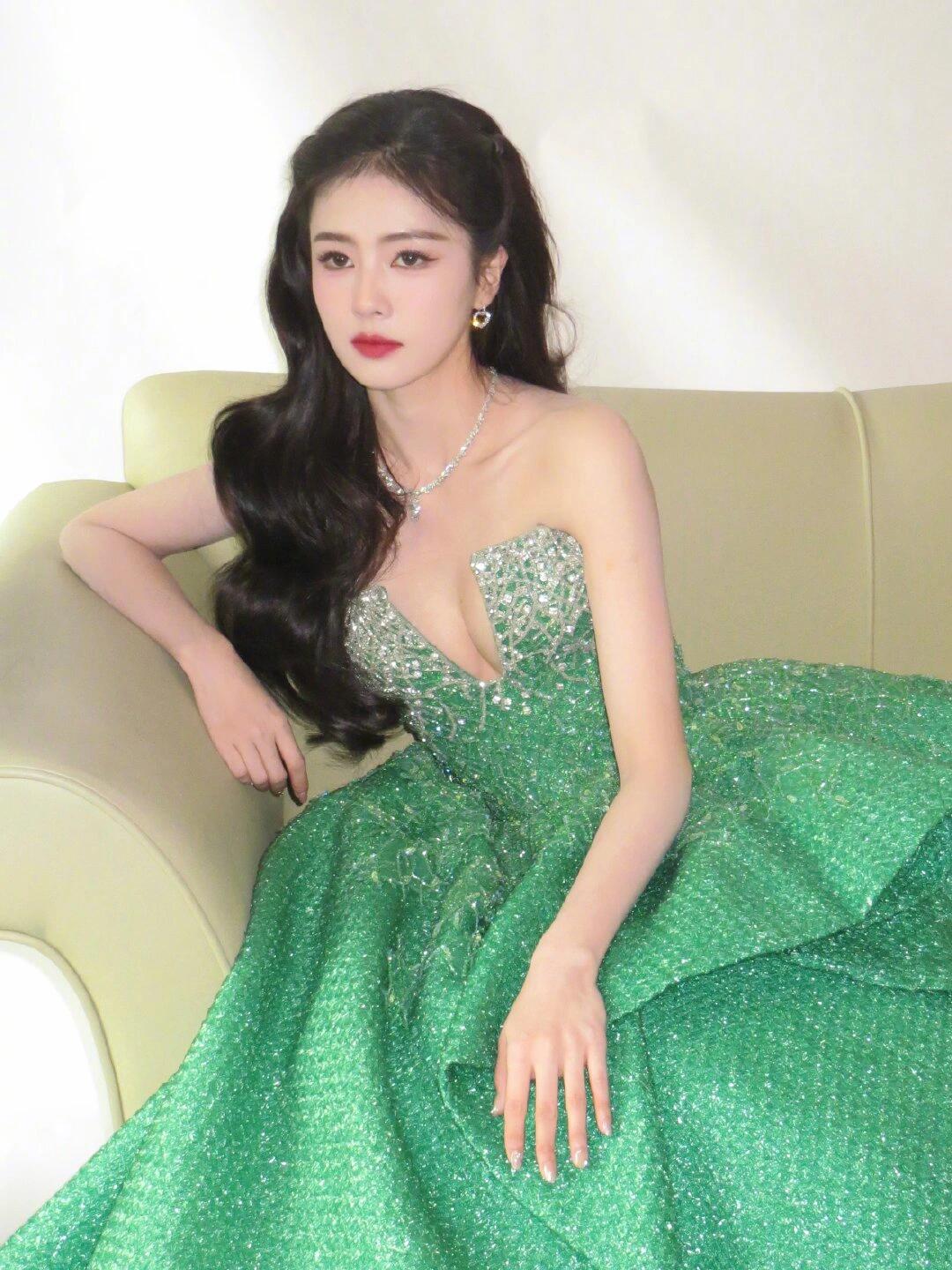 白鹿娱乐圈的璀璨明珠，女性力量的杰出代表